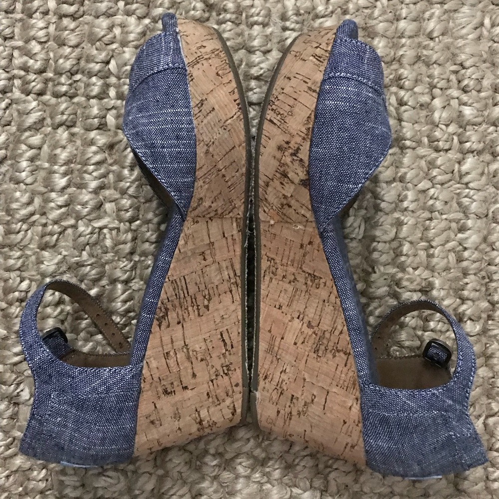 So cute TOMS chambray wedges